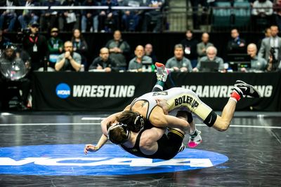 Mother of Iowa Wrestling’s Spencer Lee Destroys Glasses After Upset Loss