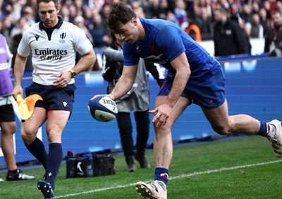 Penaud double helps France beat Wales to keep Six Nations hopes alive
