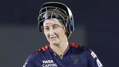 WATCH: RCB's Sophie Devine on rampage, hits 24 runs off Ashleigh Gardner's over