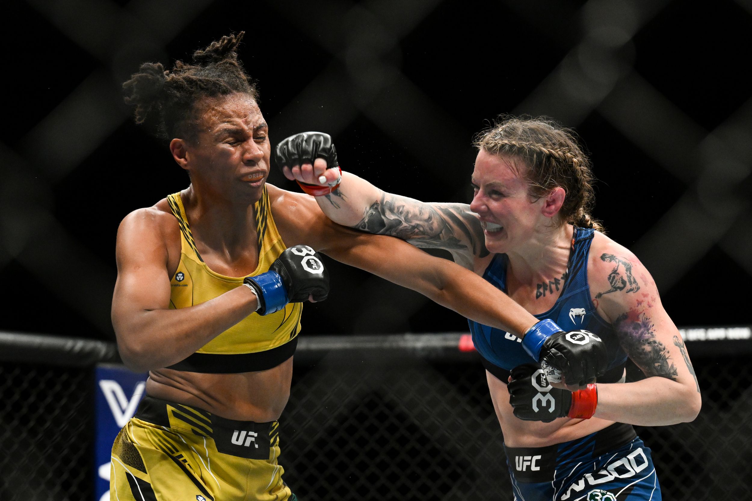 joanne-wood-def-luana-carolina-at-ufc-286-best-photos