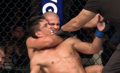 UFC 286 video: Muhammad Mokaev injures leg, scores last-minute submission of Jafel Filho