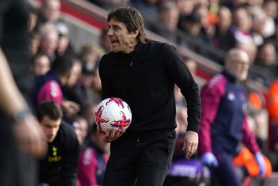 Antonio Conte hits out after Tottenham let victory slip from their grasp