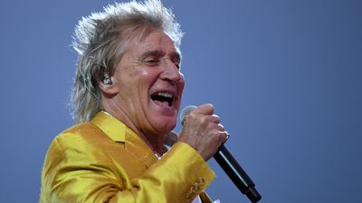 Sir Rod Stewart cancels Geelong leg of tour due to illness, hours before gates open