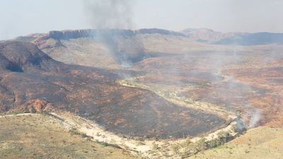 Bushfire closes more than half of Larapinta Trail in Central Australia