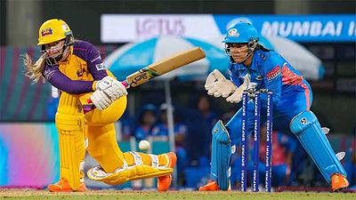 All-round Ecclestone helps UP end MI's winning streak