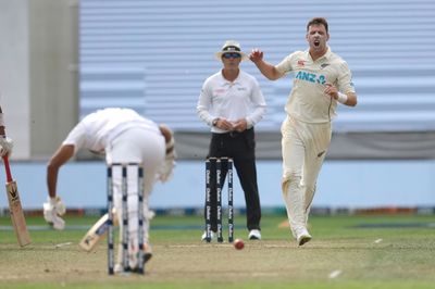 Sri Lanka follow-on after swift collapse in second New Zealand Test