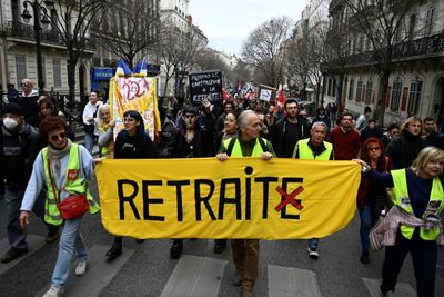 New pension protests in France ahead of crucial votes