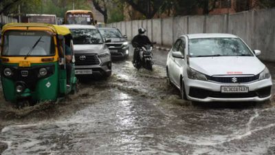 Hailstorm lash parts of Delhi, maximum temperature settles at 28 deg C