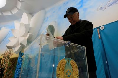 Kazakhstan votes in snap parliamentary polls