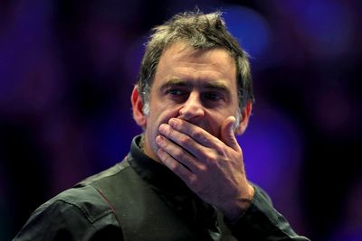 Ronnie O’Sullivan suffers injury scare ahead of World Championship defence