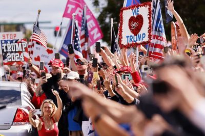Trump supporters float ‘Patriot Moat’ around Mar-a-Lago to protect ex-president as charges loom