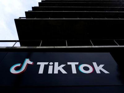 BBC staff told to delete TikTok app after ban from government devices