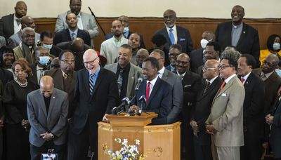 Led by Willie Wilson, Black clergy are backing Paul Vallas: ‘We should not look at color’