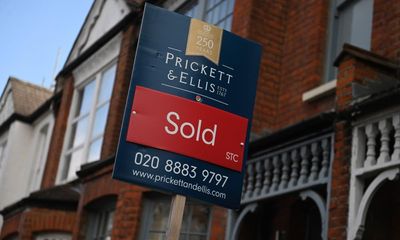 UK house prices defy gloom with an average £3,000 rise