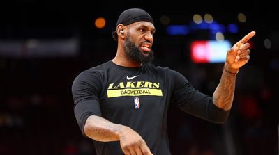 Lakers Coach Darvin Ham Provides Hopeful Update on LeBron James’s Injury