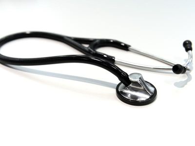 Doctor linked to baby deaths banned from practising