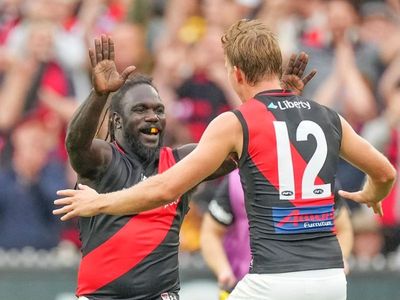 'Walla' thrills Bombers in big opening win over Hawks