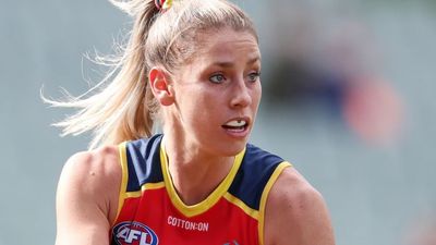 AFLW footballer Deni Varnhagen returns to Crows training after failed vaccination legal challenge