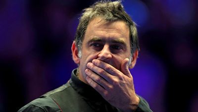‘Hope to be back asap’ – Ronnie O’Sullivan suffers injury scare ahead of World Championship defence