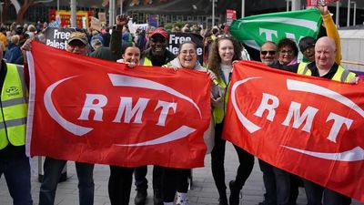 RMT members at Network Rail accept offer to end pay dispute