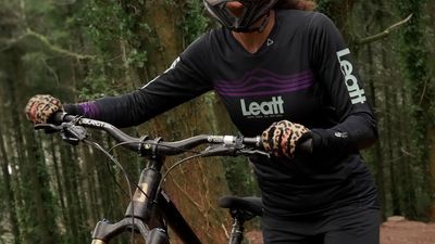 Leatt Women’s MTB Gravity 4.0 Jersey review – streamlined and ultra-thin with stretch in all the right the places