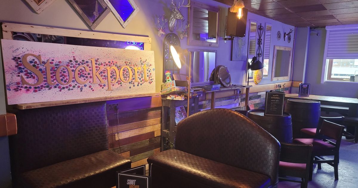 Stockport bar closes for the night to attend 'live'…