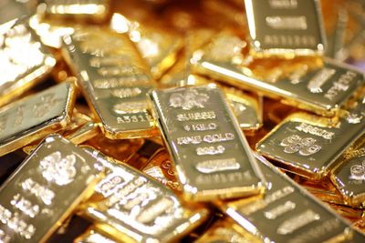 Gold skyrockets as banks still wobble