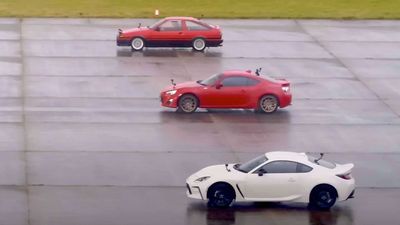 Watch Toyota AE86 Battle GT86, GR86 In Drag Race Highlighting Generation Gap