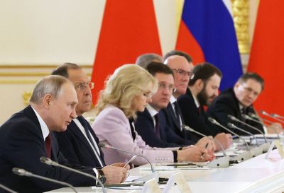 Ukraine news – live: Russia warns of ‘nuclear collision’ and threatens UK over ammunition