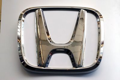 US probes reports of steering glitch on newer Honda Civics