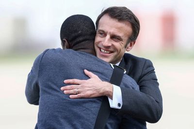 Journalist freed in Mali welcomed in France by Macron