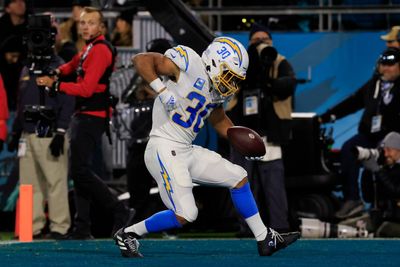 The Chargers can fix their Austin Ekeler rift by paying him like reasonable adults