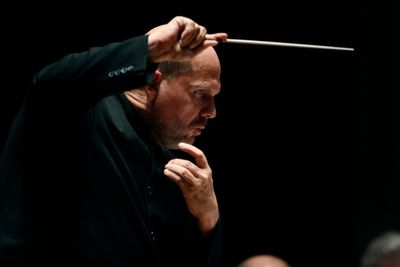 Van Zweden to end NY Philharmonic tenure with Mahler's 2nd