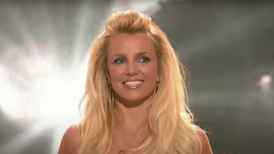 Britney Spears Dropped A Throwback Sheer Nightgown Photo After Explaining What She Hates About Rich People’s Homes