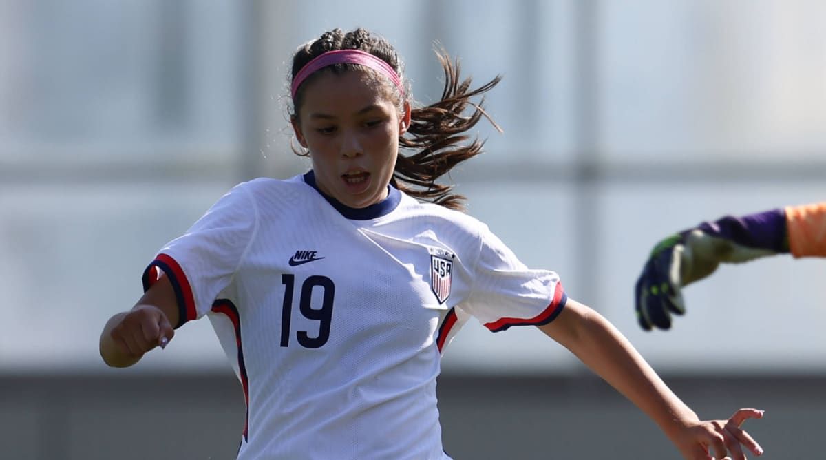 Melanie Barcenas Becomes Youngest Player in NWSL…