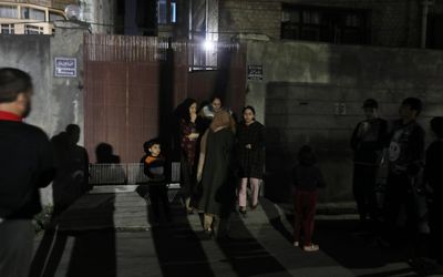 Quake hits Afghanistan, rattles Pakistan and India