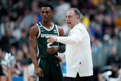 WATCH: Michigan State’s Tyson Walker brings Tom Izzo some New York pizza