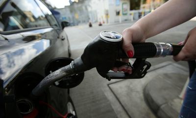 UK inflation rate in surprise rise to 10.4% as salad crisis pushes up prices