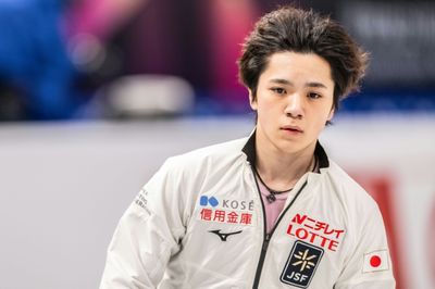 Uno's figure skating world title defence in doubt after fall