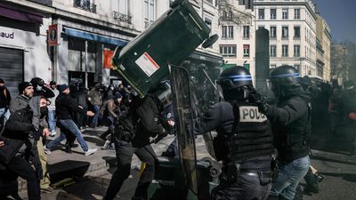 French police accused of using arbitrary arrest to stifle pensions protest