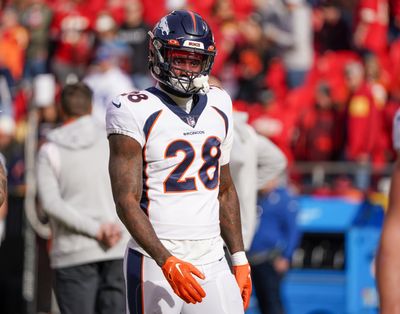 12 Broncos free agents remain unsigned