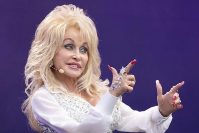 Which Scottish MPs support the motion to debate a Dolly Parton hit at Westminster?