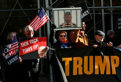 Anti-Trumpers outnumber Trump protesters