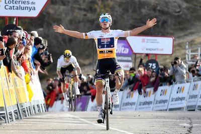Evenepoel shows his 'good legs' and clean heels to Roglic
