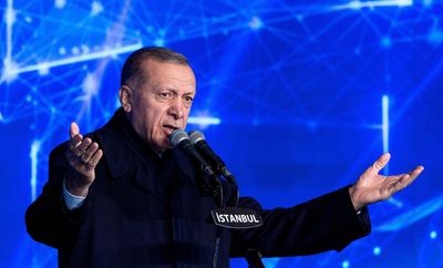 Erdogan tries to salvage economic credibility before Turkey's election