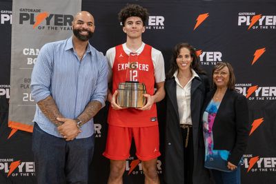 Watch: Kevin Love surprises Cameron Boozer with Gatorade National Player of the Year award