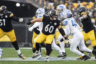 Steelers center J.C. Hassenauer visits with Giants