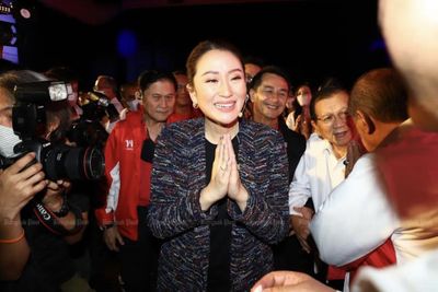 Thaksin extols skills of daughter