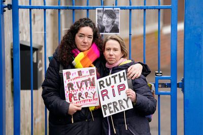 Schools remove references to Ofsted in protest over Ruth Perry death