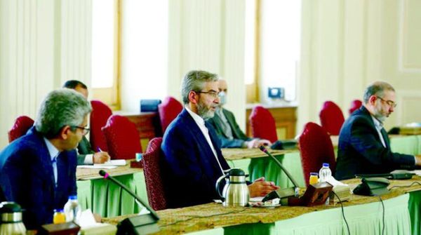 European Troika Pressures Iran to Explain the Highly-Enriched Uranium